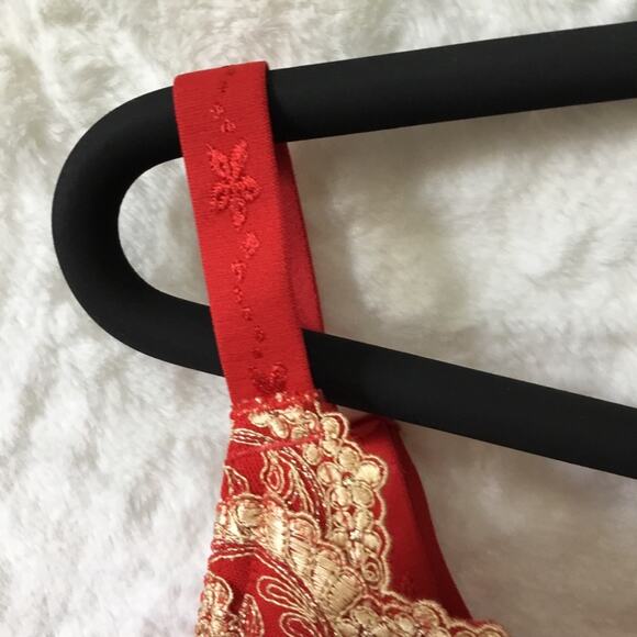Wacoal Elegant Red and Gold Lace Bra - Picture 4 of 15